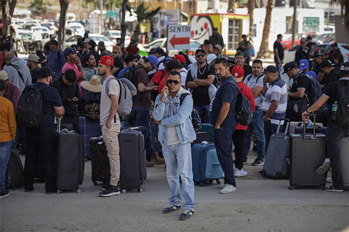 Los jornaleros mexicanos cruzan a EUA para la cosecha agrícola entre temor y necesidad